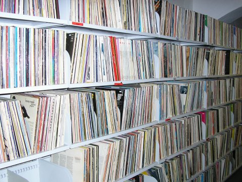 Das Klaus Kuhnke Archiv für Musik mit sehr vielen Schallplatten